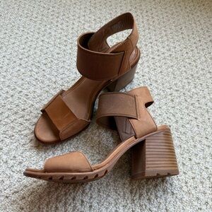 Sorel Nadia Heeled Leather Sandals in Tan size 9